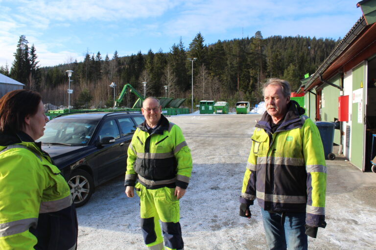 Renovasjonsoperatørene Even Rudsdammen, Oddny Haag og Roland Haag sier de ser at våren som kommer vil trolig bære preg av den som gikk, når trykket på gjennvingsstasjonen blåste seg kraftig opp
