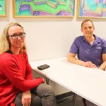 Forhåpentligvis går det mot lysere tider, men vaksinen er det eneste vi har for å bekjempe pandemien vi står i, understreker kommuneoverlege Camilla Kvalø Smedtorp og fastlege Håvar Rimfeldt-Kvale.