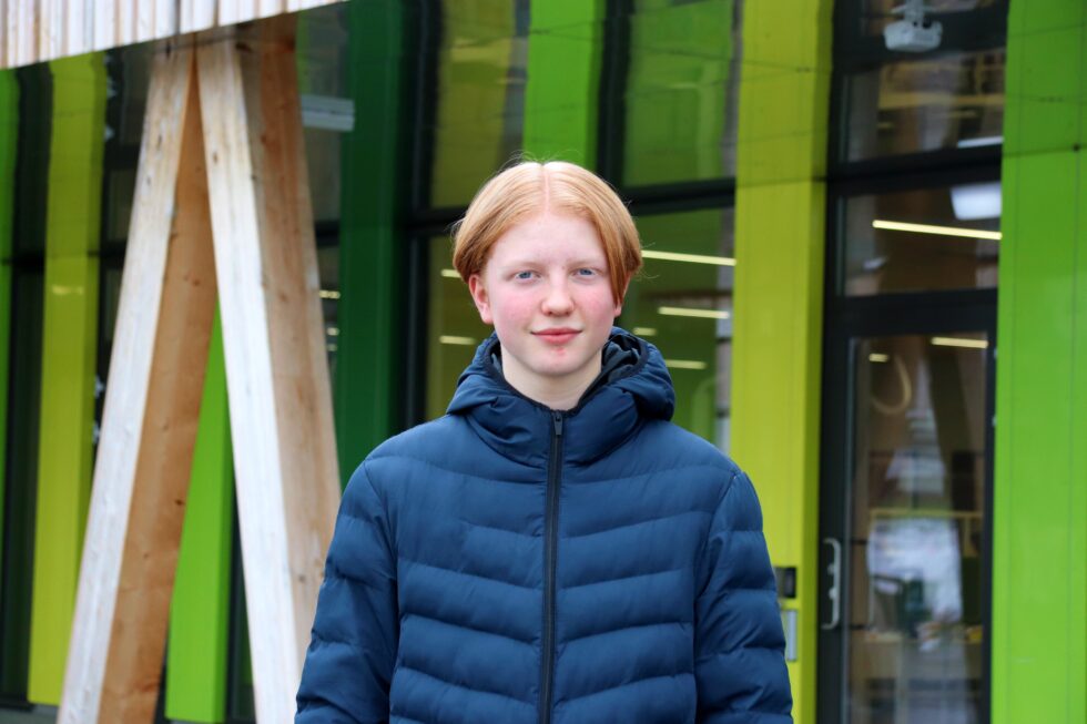 Elevrådsleder Magnus Hirsch Sandvold (15) ba kommunen se på andre løsninger enn å bruke skolens helsesykepleier til vaksineringen.