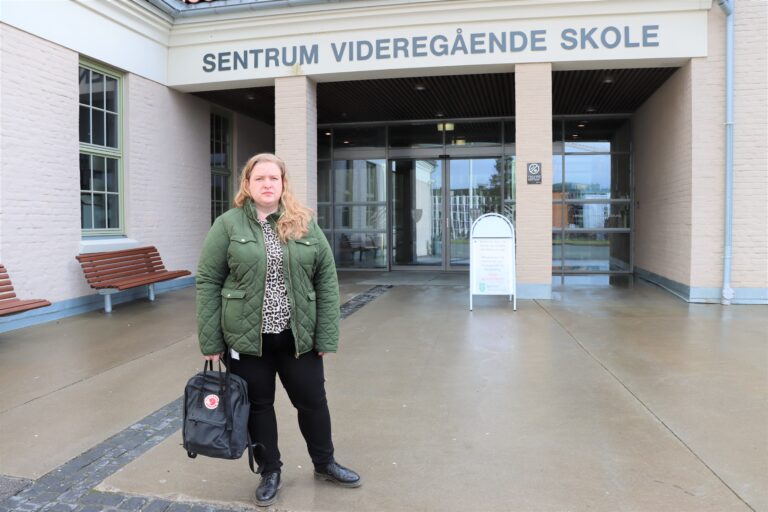 Bjørg Anita Murud på Sentrum videregående skole synes det er kritikkverdig at det ikke er blitt aktuelt med noe ubekvemstillegg for lærere.