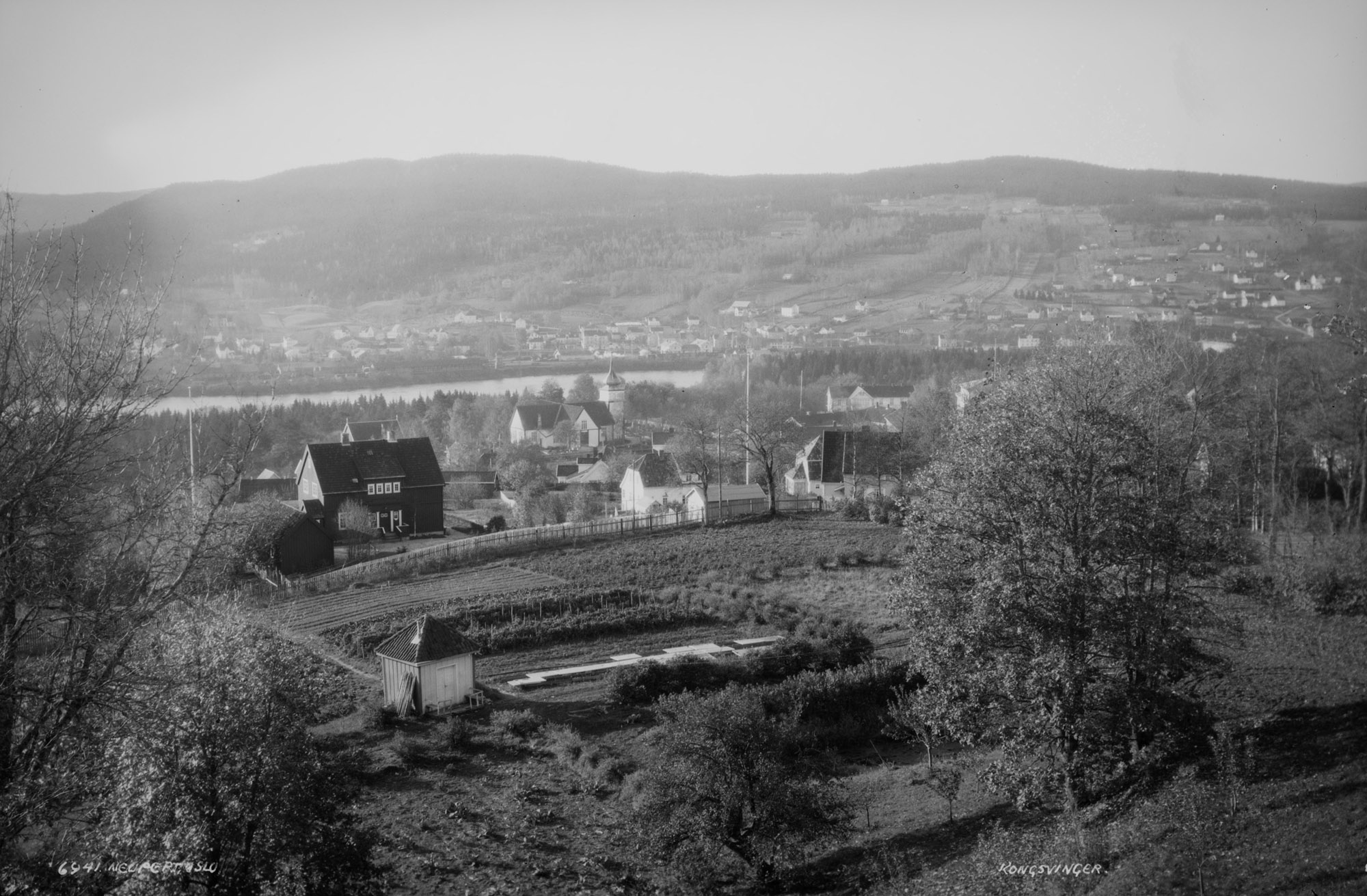 Kommandantens hage fotografert av Hermann Christian Neupert i 1929. Den strekker seg nedenfor området der Gyldenborg ligger i dag.