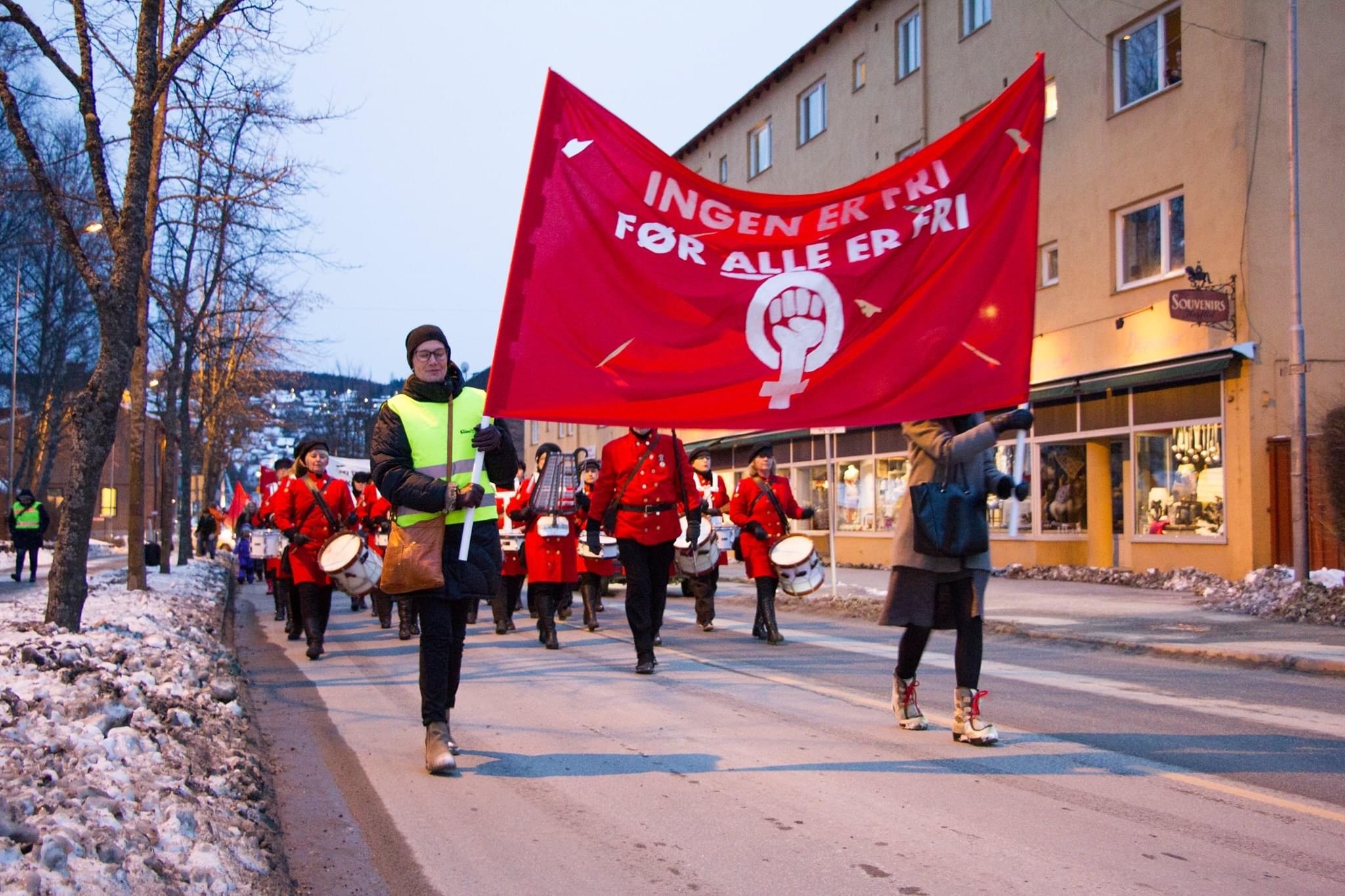 En «vanlig» kvinnedag, med tog og Drum Ladies
