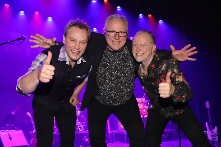 Odd Arne Sørensen (t.v.), Terje Ingemar Larsson, Steve Andersson og resten av Ingemars var i fyr og flamme på hjemmebane lørdag kveld.