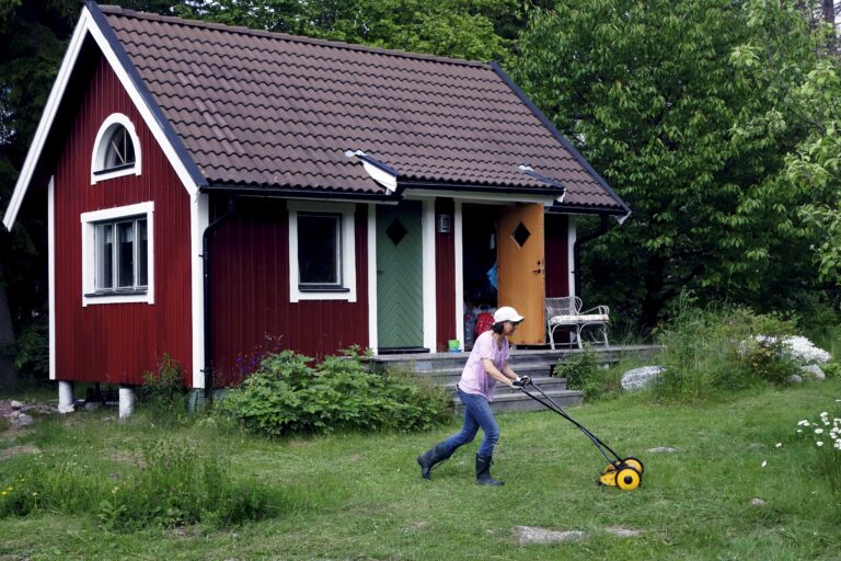 Hytteeierne som vant i retten med sitt krav om å få slippe karantene etter hyttebesøk i Sverige, ber om rask behandling etter at staten nå formelt har levert sin anke.