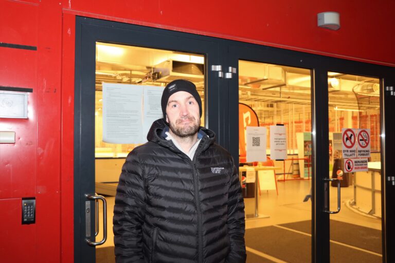 Eirik Skadsdammen har omsider flyttet tilbake til Kongsvinger etter mange år i Storhamar og Hamar, hvor han har hatt stor suksess. Her jubler han over å ha fått Kongepokal i 2014