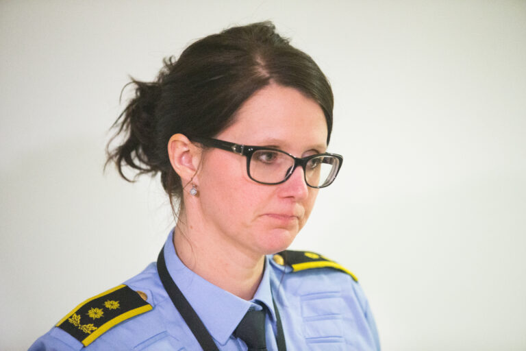 Påtalejuristenes tillitsvalgte i Innlandet politidistrikt, Julie Dalsveen, ønsker bedre samsvar mellom lønn, ansvar og arbeidspress. Det mener hun at vil redusere den hyppige utskiftingen av påtalejurister og dermed heve kvaliteten på arbeidet de utfører.