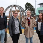 Isak Høvik (t.v.), Amalie Haga Hamletsen, Mari Bjerke og Maiken Mellum Pettersen er positivt innstilt til endringer i byparken, så lenge byparken består i god stand.