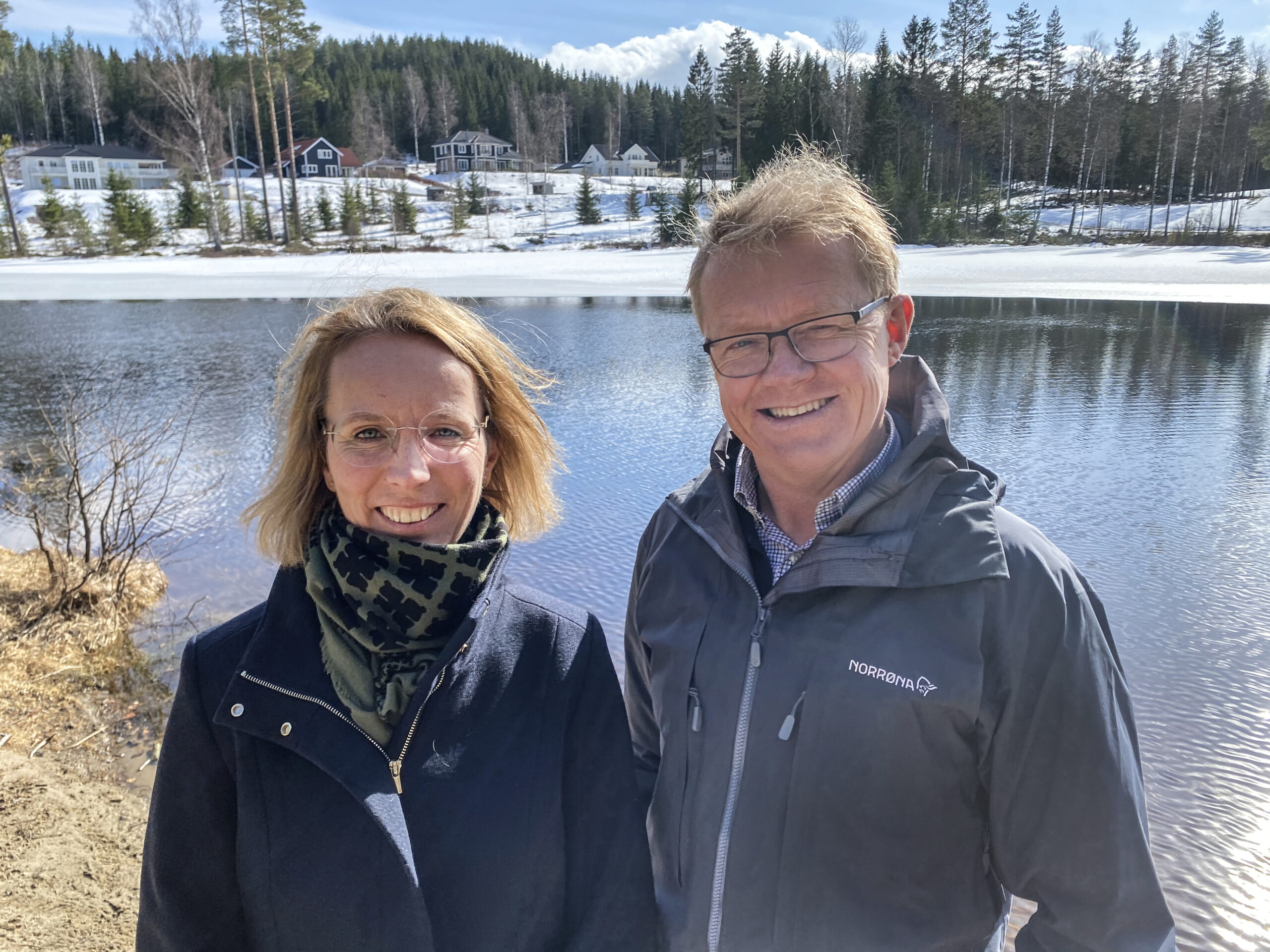 Anne og Jens Christian Delphin har opplevd stor interesse for det unike boligfeltet som legges ved Lierfløyta.
