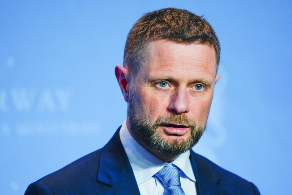– For å gjøre ordningen mer oversiktlig og enklere å forstå innfører vi nasjonale regler for ventekarantene, sier helse- og omsorgsminister Bent Høie (H).