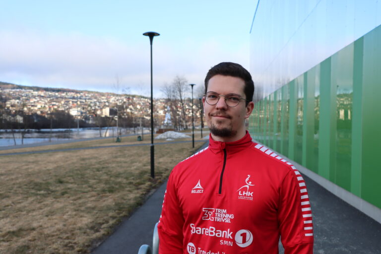 Alexei Shestakov har vokst opp på Kongsvinger, men flyttet til Trøndelag for studier og så trenerjobb. Nå er han blitt hovedtrener for Levanger i 1. divisjon.