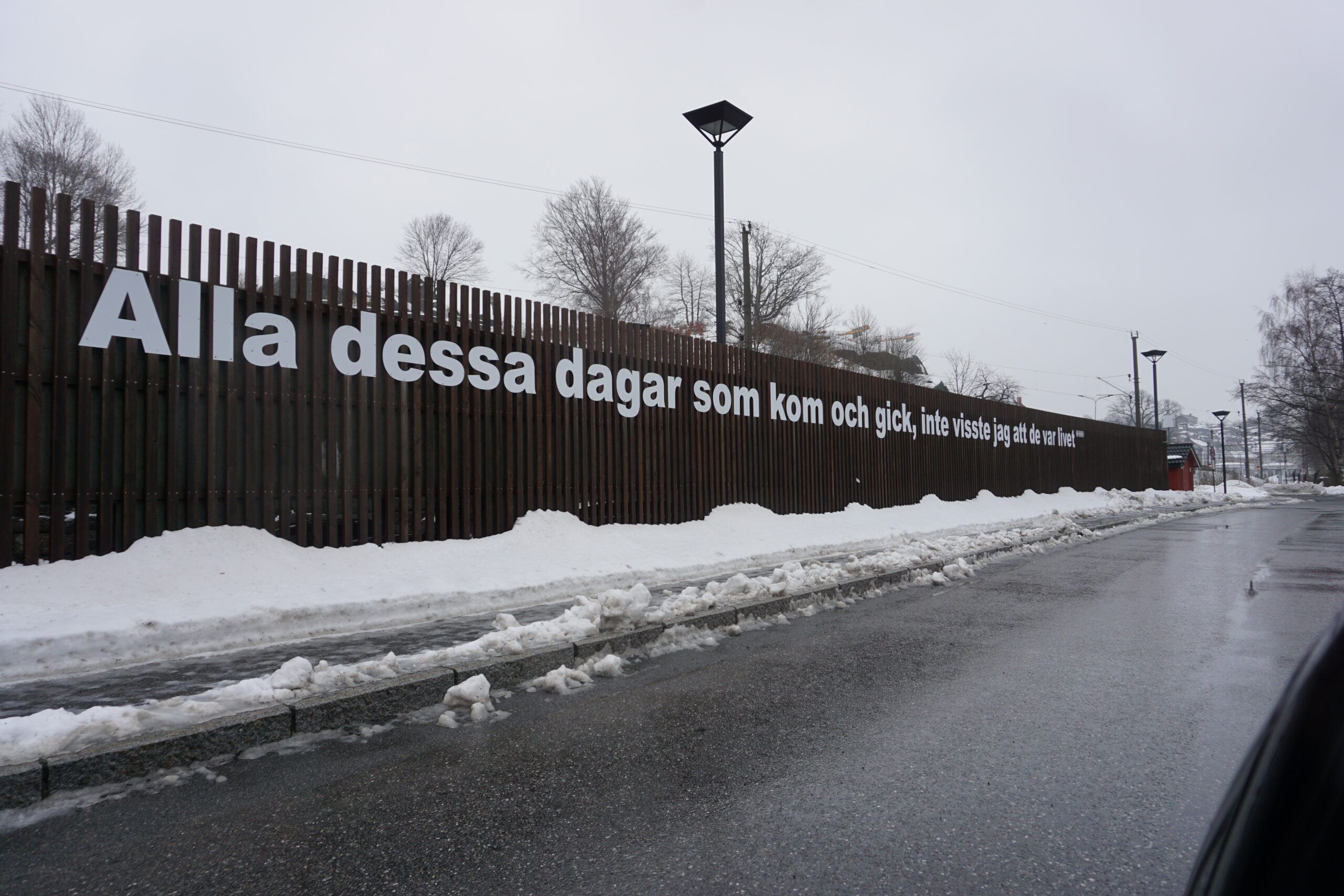 Bilder av noen av installasjonene i Larvik, som prosjektet tar utgangspunkt i.