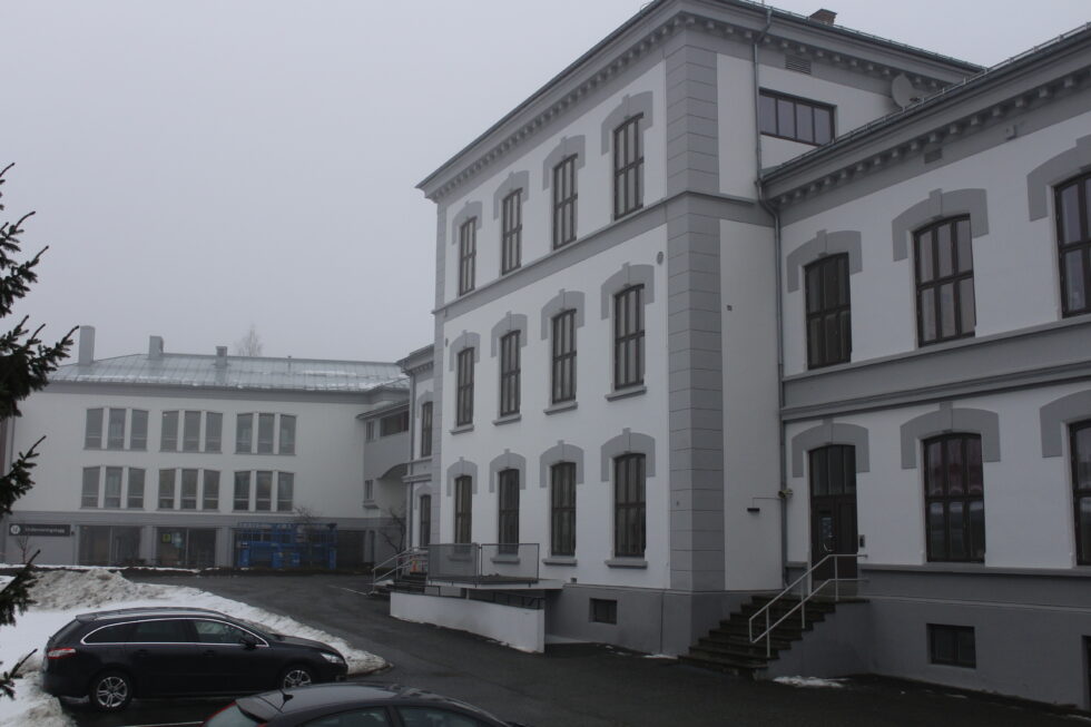 Øvrebyen videregående skole har satt elever og ansatte i karantene