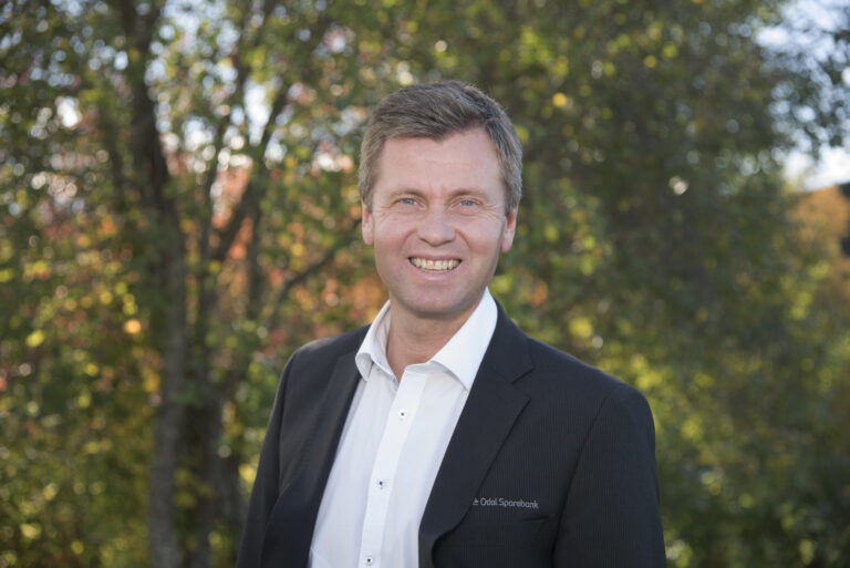 Administrerende banksjef Torleif Lilløy i Odal Sparebank er fornøyd med økningen i antall privatkunder.