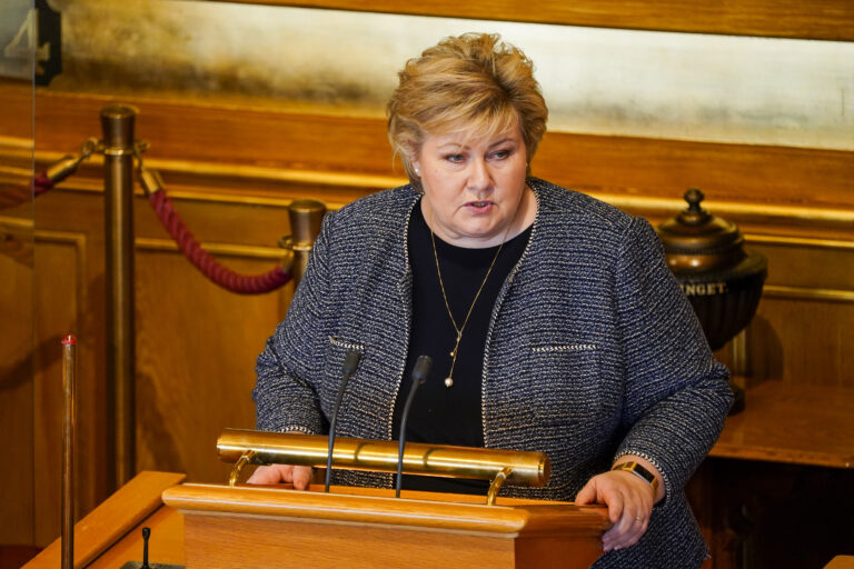 Statsminister Erna Solberg skisserer onsdag en plan for hvordan Norge skal åpne igjen.