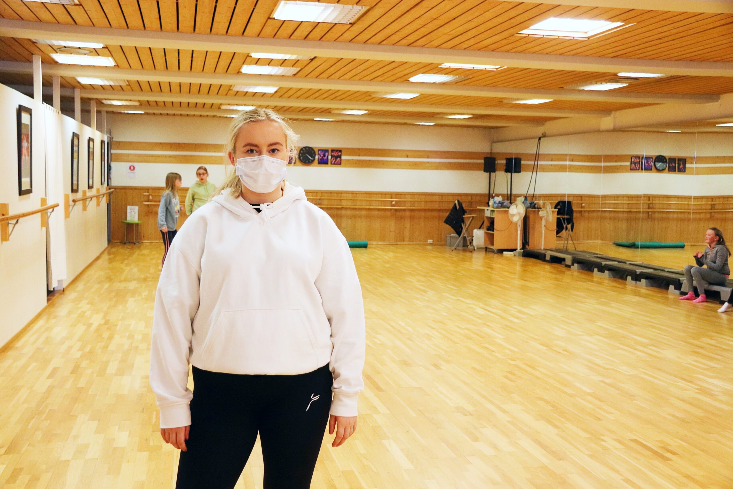 Tora går helselinja på Sentrum videregående, men fritiden går med til dans. I dag er hun danselærer.