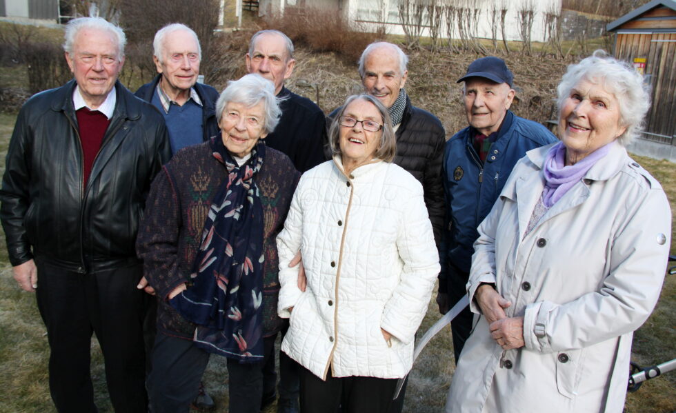 Det blir langt flere av slike innbyggere i 80- og 90-årene i Kongsvinger de nærmeste tiårene, som disse naboene i Tommelstadsgate borettslag, f.v. Kjell Rymoen (82), Erik Krogsrud (87), Karin Melby (88), Finn Hagen (80), Bodil Harstad (83), Åge Melgård (82), Hans Trongaard (91) og Kari Ringstad (88). Ifølge SSB kan det bli dobbelt så mange av dem om 30 år.