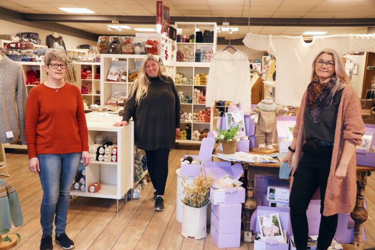 Fra venstre: Anne Hilde Brøderud, Evy Risberg og Ann Kristin Taugl i Garnstua Kongsvinger.