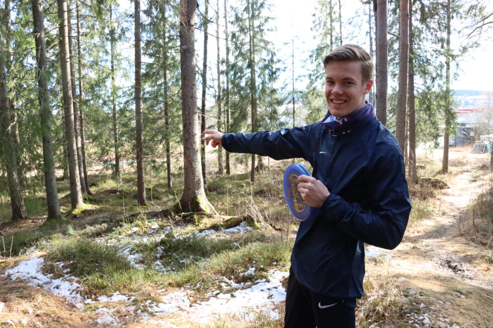 Johan Grundt fra Festningen frisbeeklubb har store planer for frisbeegolf i Kongsvinger. Nå er det mulig å realisere etter pengestøtte.
