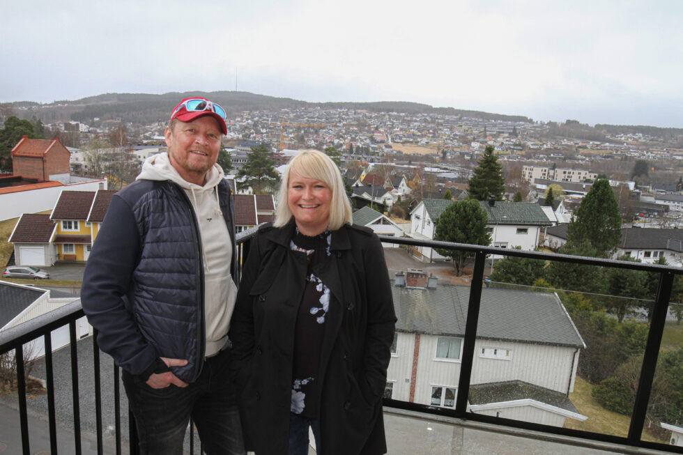 Odd Uno Johansen og Marina Holmestrand ser frem til å få nøklene og overta leiligheten i Løvenskiold Terrasse 3. mai.