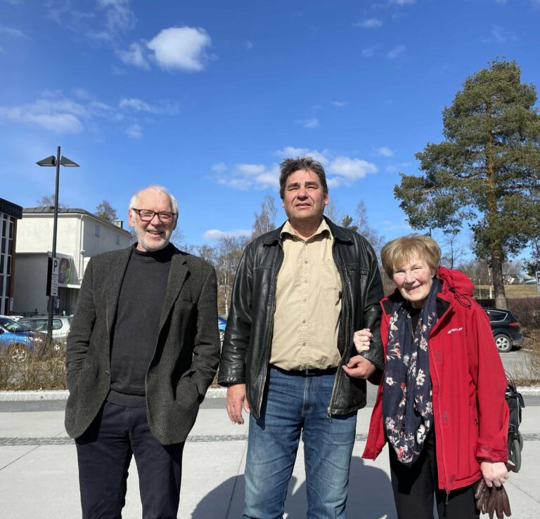 Paul Larsson (i midten), styrleder i Positiv Byutvikling, bor i Sør-Odal og kan derfor ikke signere innbyggerinitiativet foreningen har lansert. Det kan derimot Terje Martinsen og Karin Guttormsen, som riktignok ikke sitter i styret.