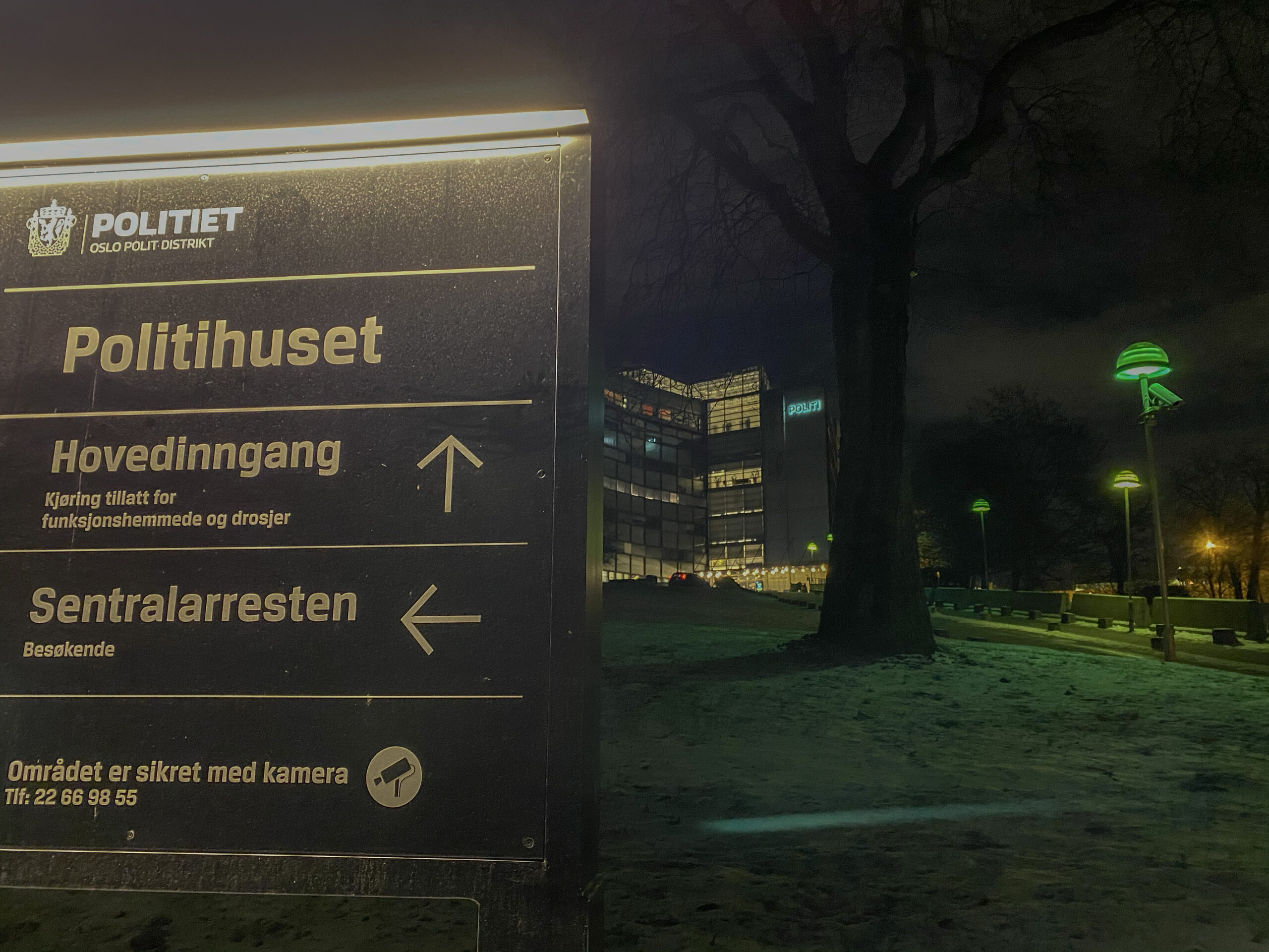 Sentralarresten i Oslo hadde i fjor 600 legebesøk. Egil Jørgen Brekke, enhetsleder for Felles kriminalenhet, sier at Oslo politidistrikt er i dialog med Oslo kommune om permanent legeordning i sentralarresten.