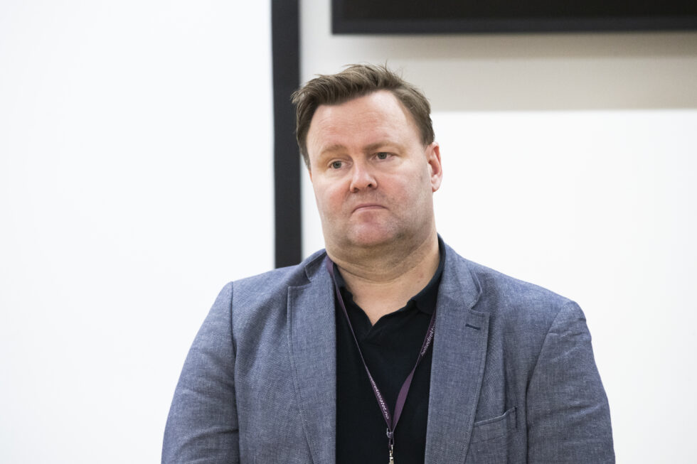 Assisterende helsedirektør Espen Rostrup Nakstad ser ikke bort fra at det kan bli testing ved grensa i mange år femover.