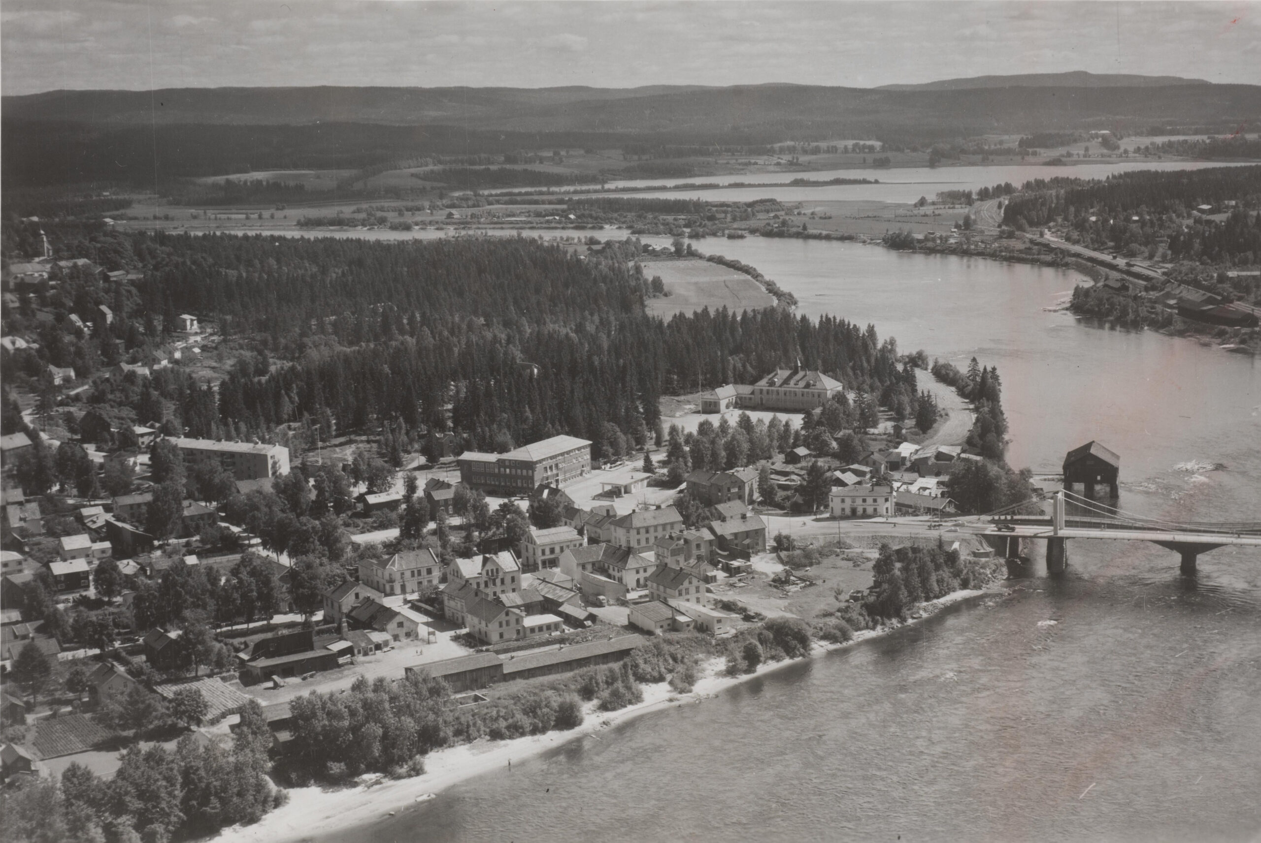 I 1949 var det adskillig mer skog i byparken.