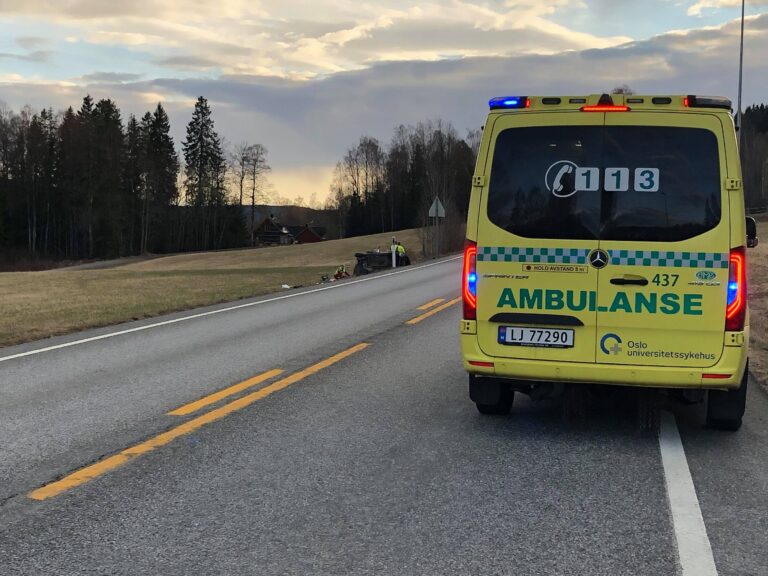 Det var til sammen fire personer i bilen som kjørte av fylkesvei 198 tirsdag forrige uke. En mann i 50-årene omkom.