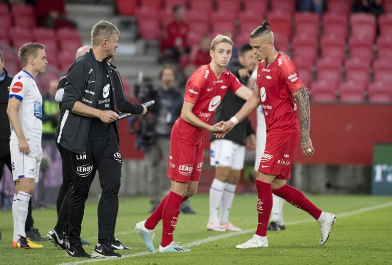I september 2019 fikk Sander Marthinussen debuten i eliteserien for Brann i oppgjøret mot Haugesund da han kom inn for Vito Wormgoor (t.h.). Nå er 21-åringen klar for KIL.