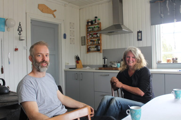 Frederik og Kristin Leguijt forteller at de først var skeptiske til å flytte til Norge, men da de dro hit på ferie i 2015 forelsket de seg i den norske naturen.