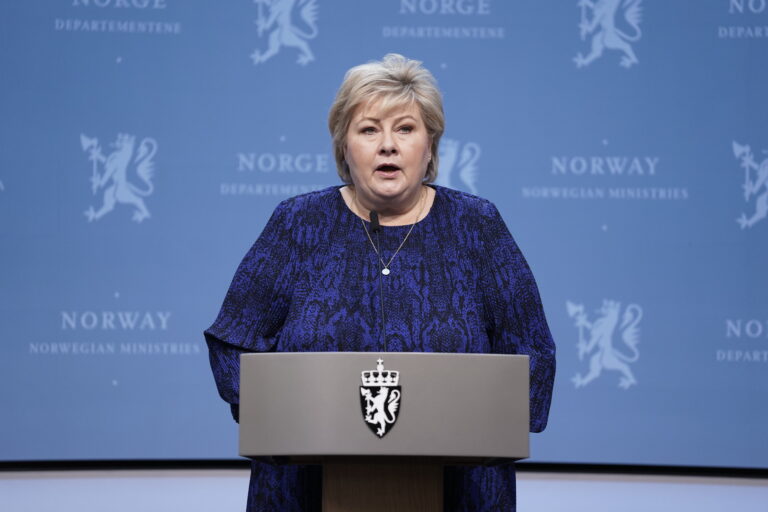 Statsminister Erna Solberg, holder pressekonferanse om koronasituasjonen.