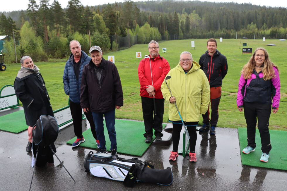 Det var Frisklivssentralen fra Eidskog som viste seg på kick-off på Liermoen. Her med kultursjef Maj Britt Verhaug (t.v.), Håvard Høgda, Roar Nygårdseter, Dag Frode Korsmo, Tone Samsonstuen, Petter Lindstad og Nora Svendsen.