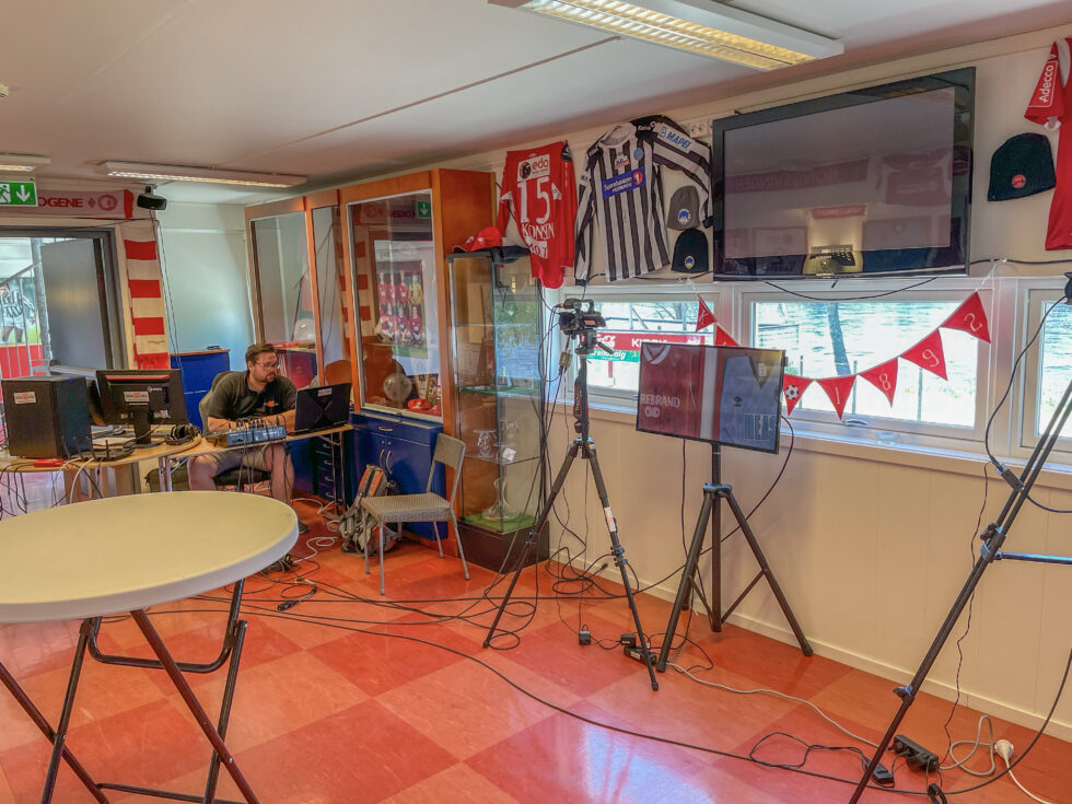 Studioet på Gjemselund er ferdig rigget, og sendingen begynner klokken 13.30.