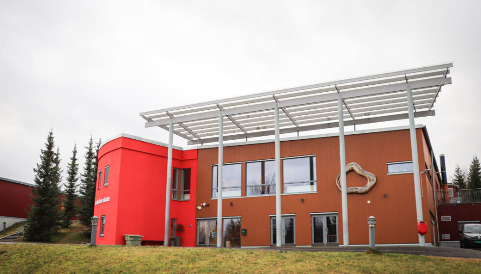 En elev ved Marikollen skole skal fredag ha blitt forsøkt lokket inn i en bil.