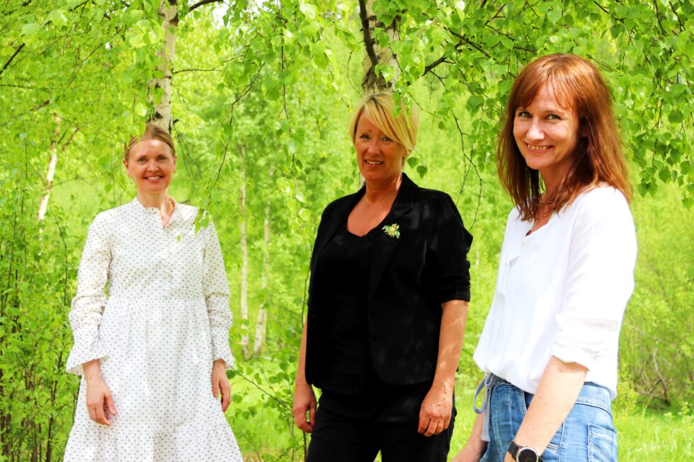 Fra venstre er Anne-Line Kamøy, Lena Godnes Iversen og Stine Raaden. De er blant dem som sørger for et bredt sommerskoletilbud.