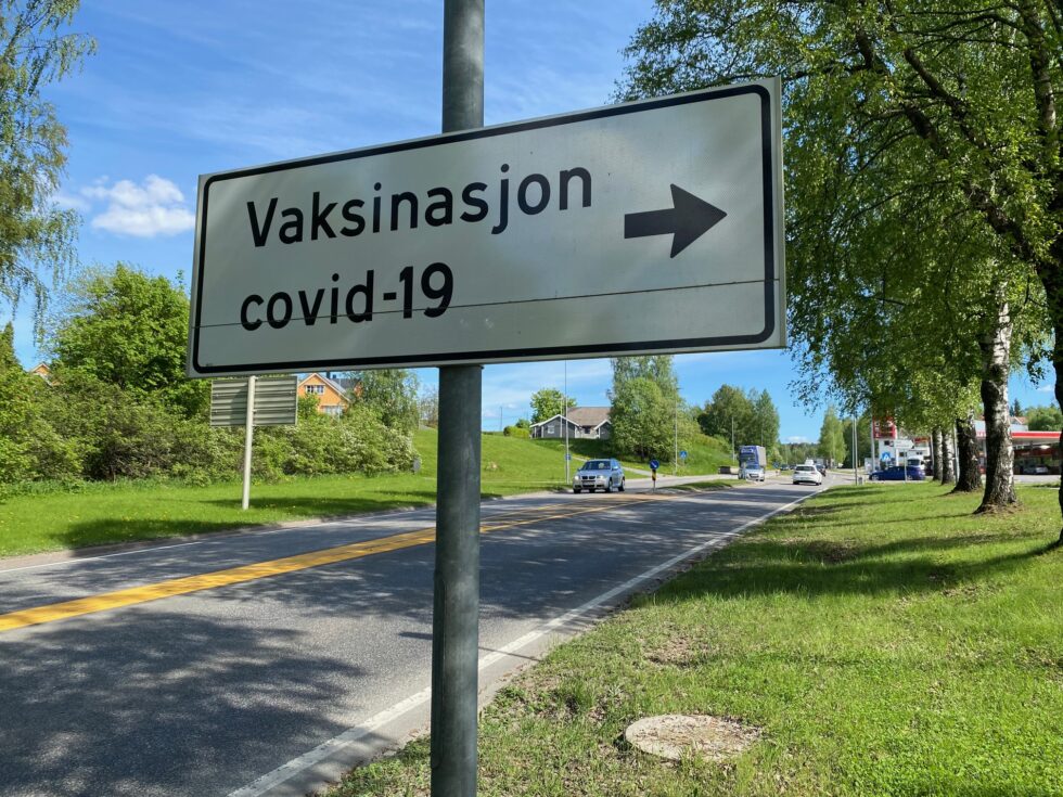 Kommunen jobber nå med å kartlegge hvem de syv personene som fikk saltvann i stedet for vaksine er, ved hjelp av blodprøver.
