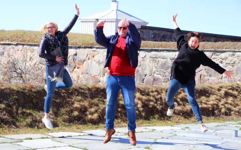 Hoppende glade på Kongsvinger festning var (f.v.:) Hanne Marte Strøm Vestlund fra Festningshotellene. Fra Dinner in the sky, restaurantsjef Thomas Larsen og markedssjef Jill Bottolfsen