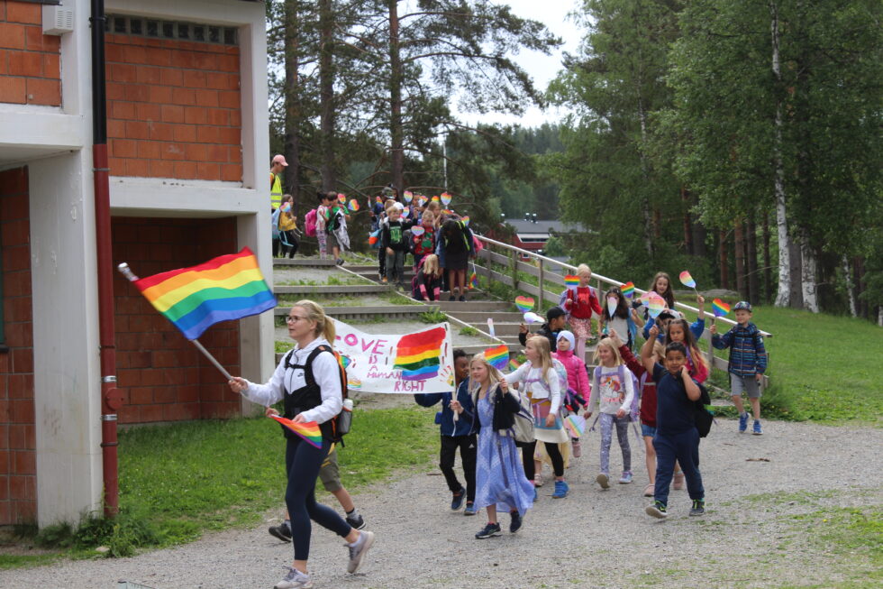 Det var sjetteklassingene på Vennersberg skole som selv mente at Kongsvinger trengte en Pride-parade.