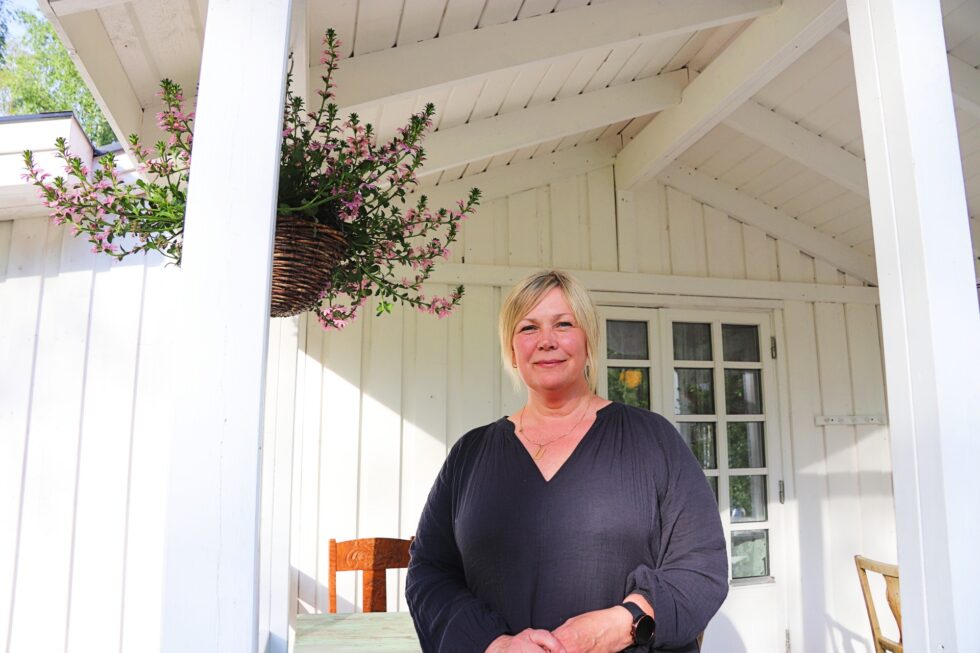 Drengen startet med hundre vinterfôra sau, før han bestemte seg for å ha kuer. Nå har han også tatt på seg eggproduksjon og catering.