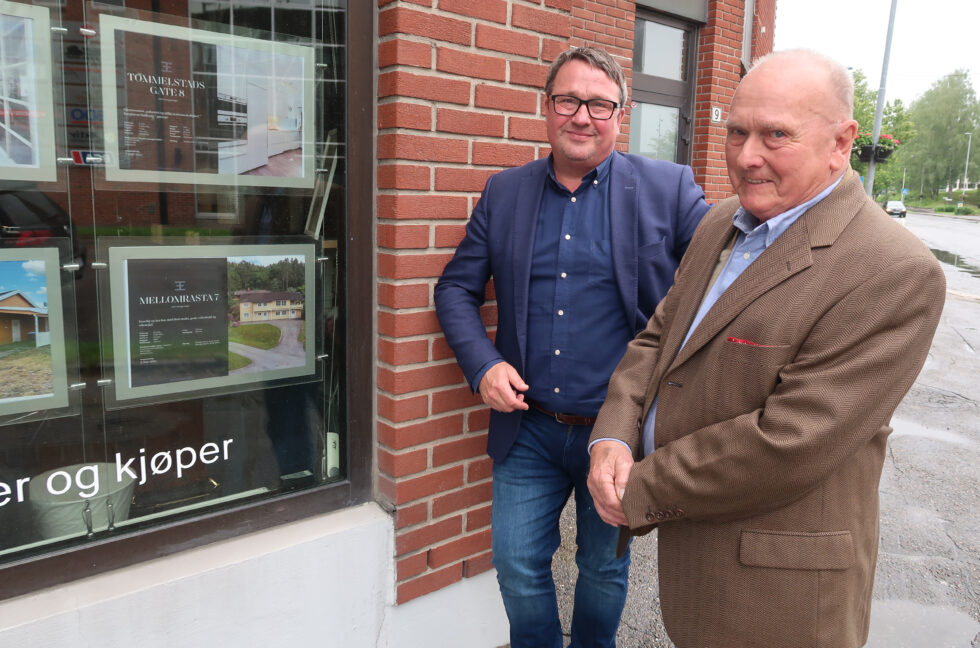 Sigbjørn (t.h.) og Jo Heiki Støve er to kjente ansikter i eiendomsmeglerbransjen i Kongsvinger.