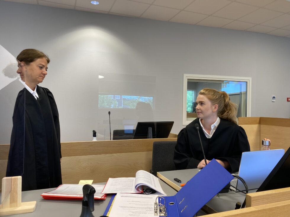 Politiadvokat Anja Ruud og bistandsadvokat Siri Brænden (t.v.) poengterer at perioden Kongsvinger-mannen skal ha mishandlet samboeren sin denne gangen, er lenger enn forut for domfellelsen i februar.