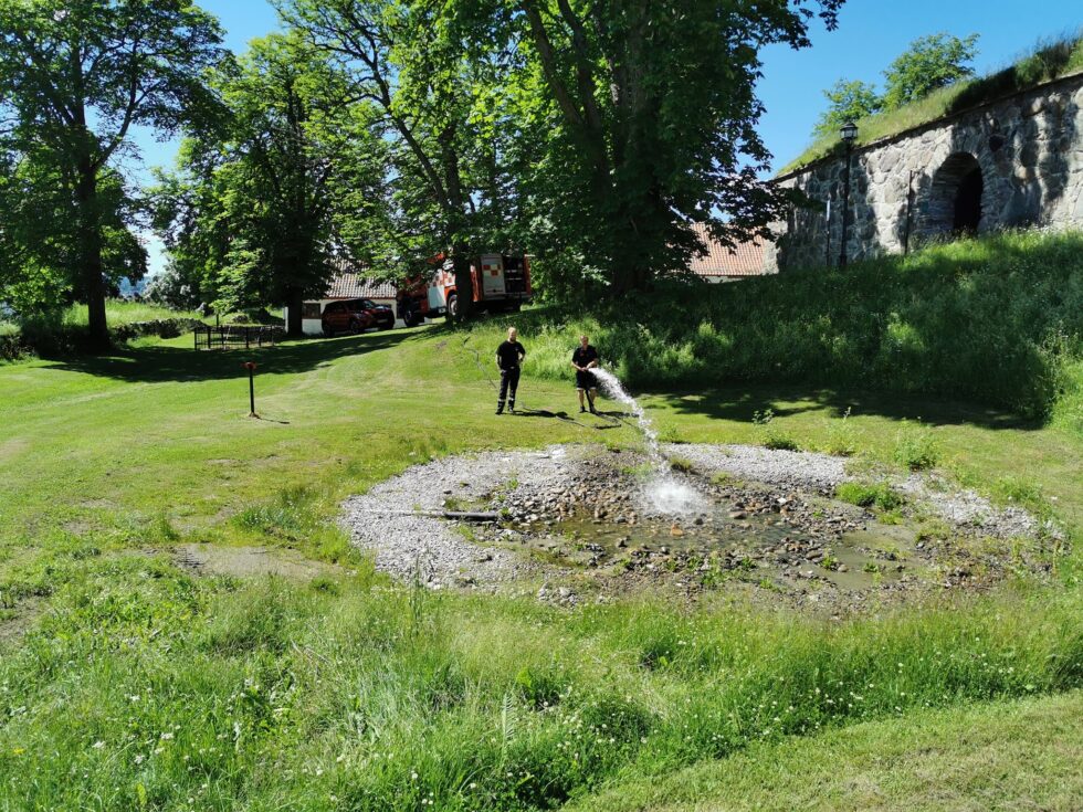 Her fyller de på dammen. Mitt Kongsvinger har fått Fossgards tillatelse til å bruke bildet
