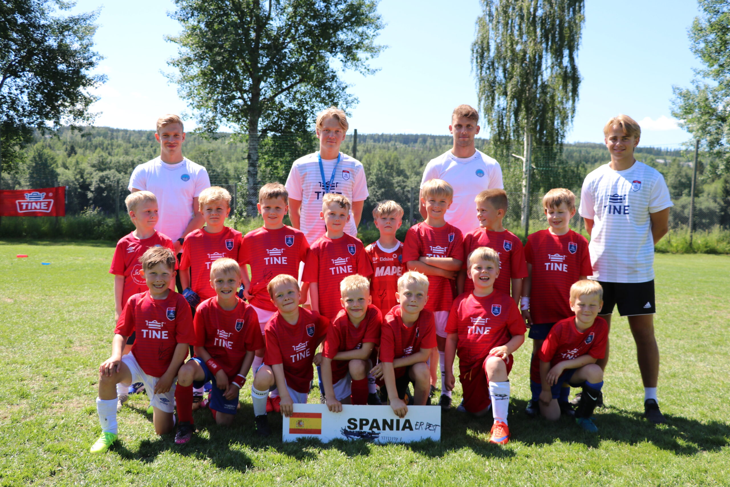 Spania: 1. rad fra venstre: Oliver Jacobsen, Sondre Moe Lohne, Gustav Hesbøl, Konrad Roksvold, Eirik Petersen-Øverleir, Marcus Johan Larsen og Benjamin Herum. 2. rad fra venstre: Vemund Langdalen, Mathias Moen, Eirik Bakke, Noah Leander Bergersen, Mathias Myrli, Carl Henrik Philip De Geer, Jakob Johnsrud, Kristian Smedtorp Tangen. Instruktører: Martin Tangen Vinjor, Fredrik Lillebekk, Daniel Lysgård og Kristian Selmer.