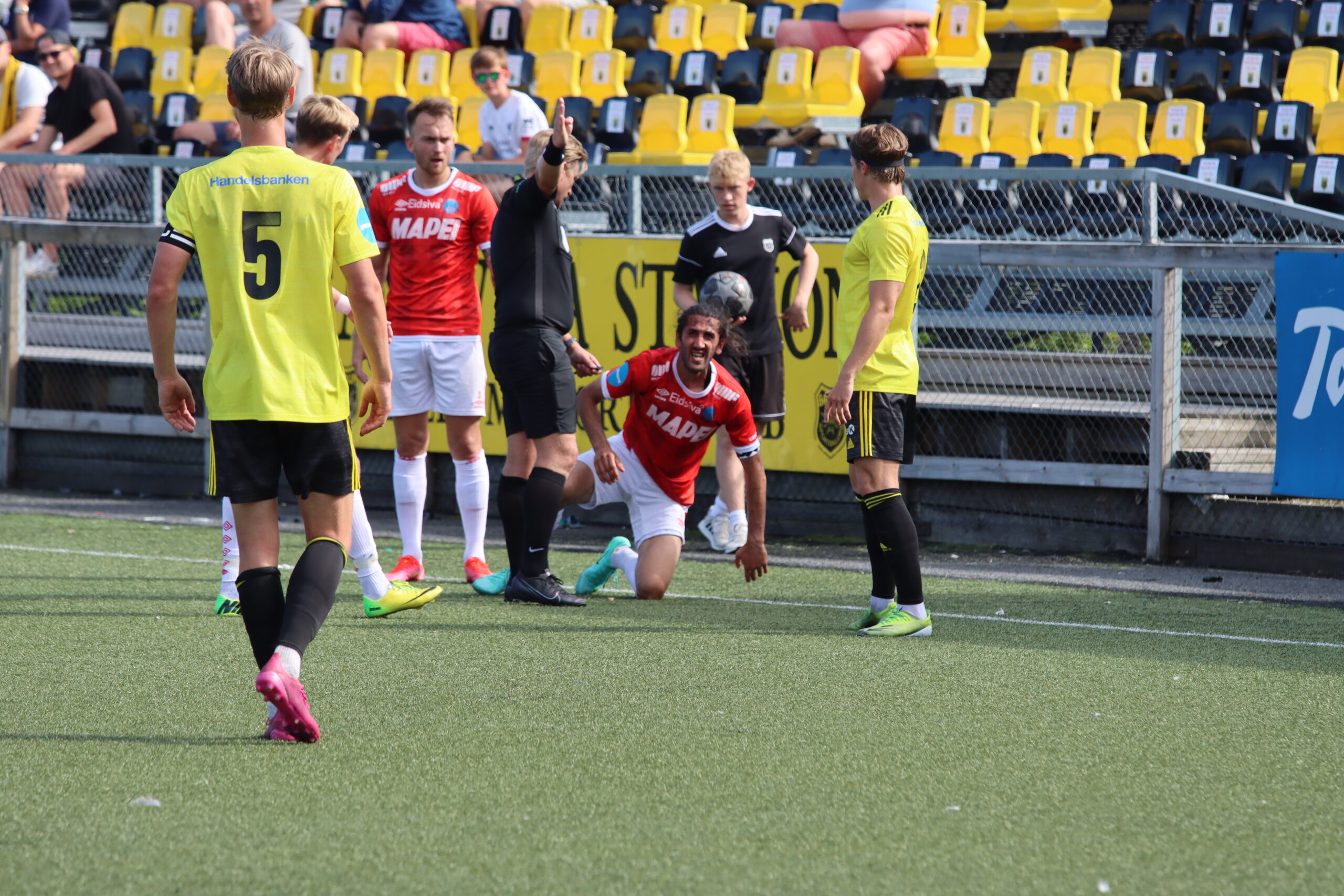 Adem kunne klage så mye han ville, men stemplingen fikk ingen konsekvenser.