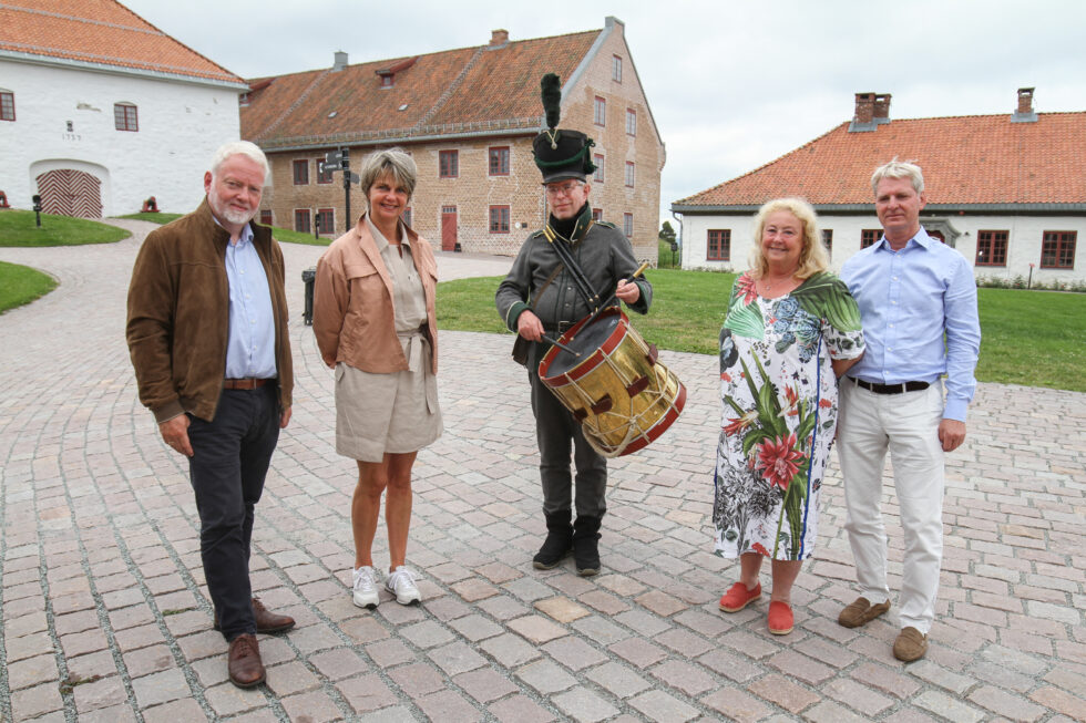 Jørn Holme, Merete Guin, Rune Brekke og Toril Marie Øie traff på festningsvert Øivind Roos på sin private reise til Kongsvinger søndag.