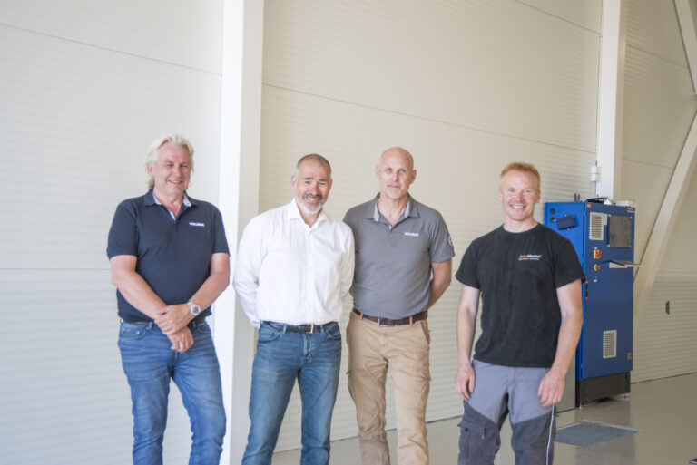 Jan Kvernbekk (til venstre, salgskonsulent Volmax Kongsvinger), Tore Løveid (Driftsdirektør Volmax), Cato Strand (servicemarkedssjef Volmax Kongsvinger) og Vegard Aasheim (daglig leder Nye Bilco Kongsvinger) kutter ut konkurransen, og kommer i stedet til å være samlet fra høsten av.
