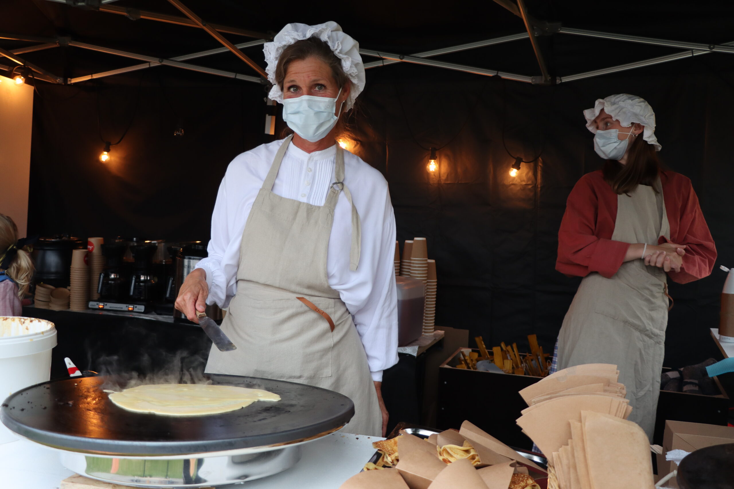 De fleste ville kalt det pannekaker, men det Dorthe Ellstrøm disket opp kaltes Oberst Crépes.