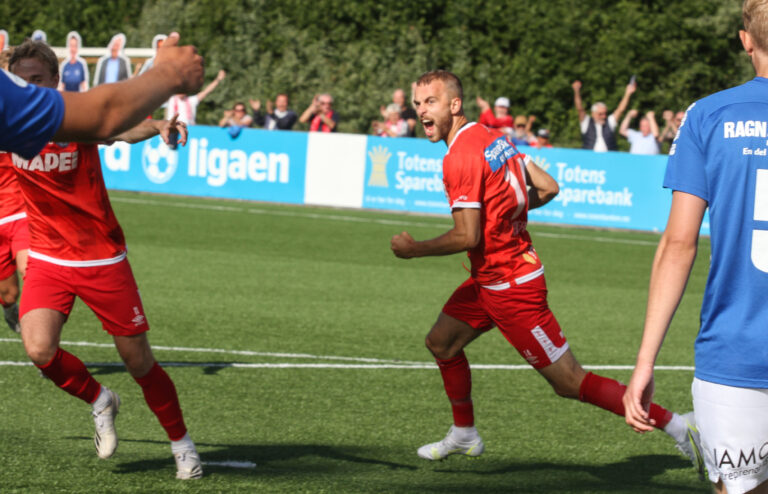 Brage Berg Pedersen leverer varene i KIL, og er sulten på mer mot Brattvåg.