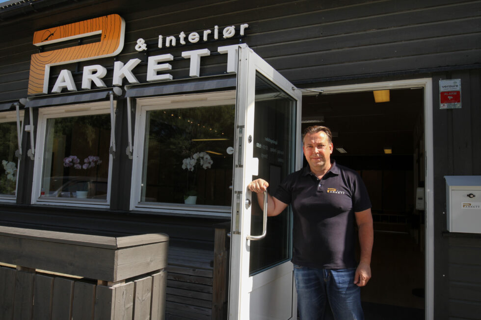 Parkett & Interiør har opplevd en fantastisk vekst etter at de flyttet bedriften til Kongsvinger. De fire ansatte er Synøve Torkildsby (f.v.), Fredrik Lismoen, Per Ivar Lismoen (eier) og Aslak Buhol.