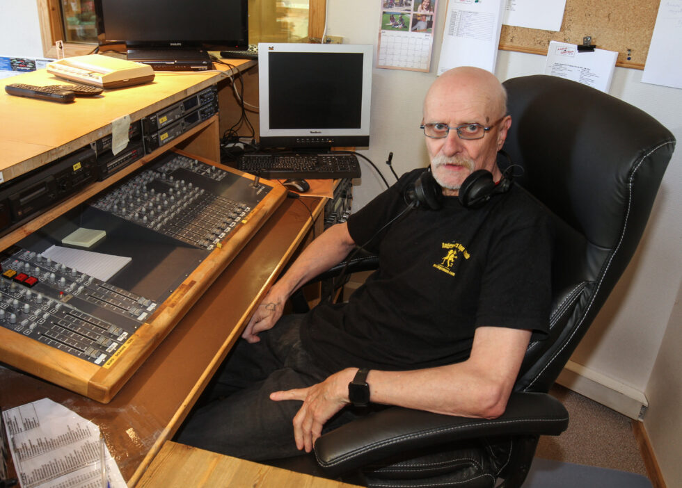 Gjermund Kaknes har en kjent og kjær stemme blant lyttere av Radio Sentrum, som i vår fylte 35 år.